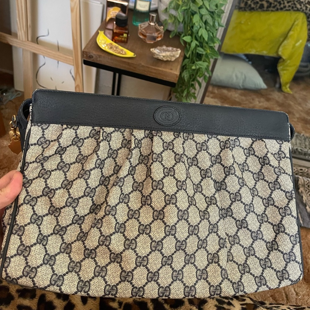 Rare vintage gucci GG clutch